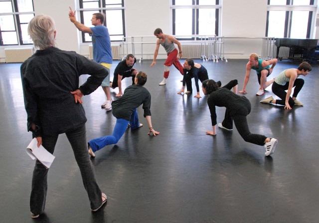La Twyla Tharp Dance Company durante le prove - foto di Gene Feldman