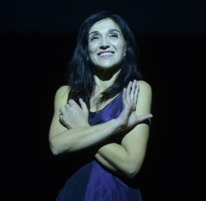 Elena Bucci in scena al Teatro Biblioteca Quarticciolo con “BIMBA_inseguendo Laura Betti”
