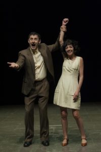 Il duo Frosini Timpano porta in scena i diabolici Ceausescu in “Gli sposi – romanian tragedy”